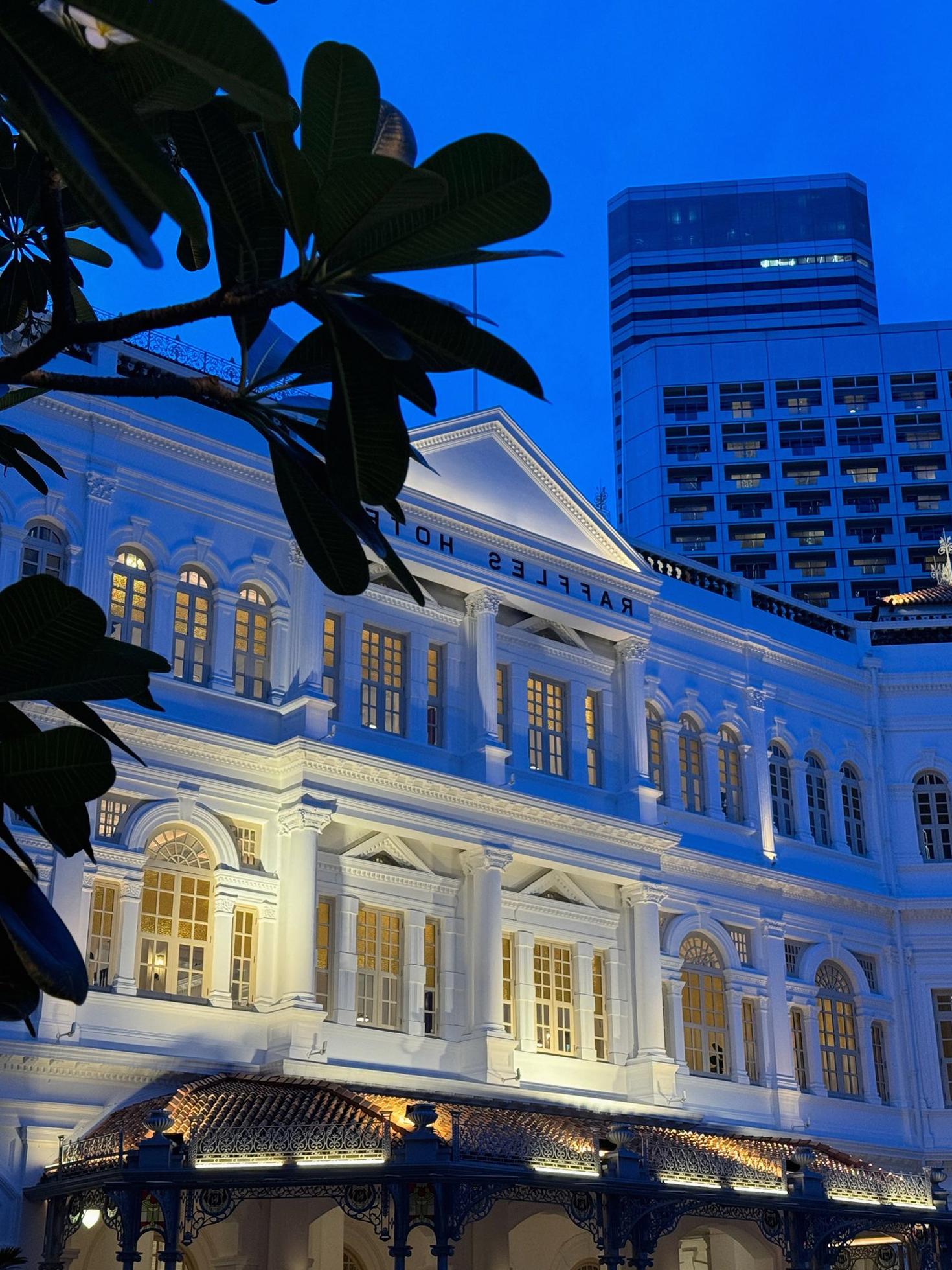 The Vintage Crown Hotel Exterior